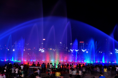 秋水廣場夜色 水舞光影的詩意捕捉